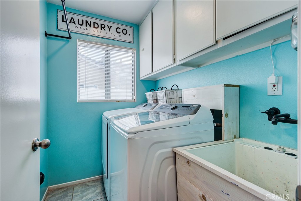 25588 Pelion Road Menifee, CA 92584 - Photo 11 of 43 a utility room with a sink a washer and dryer