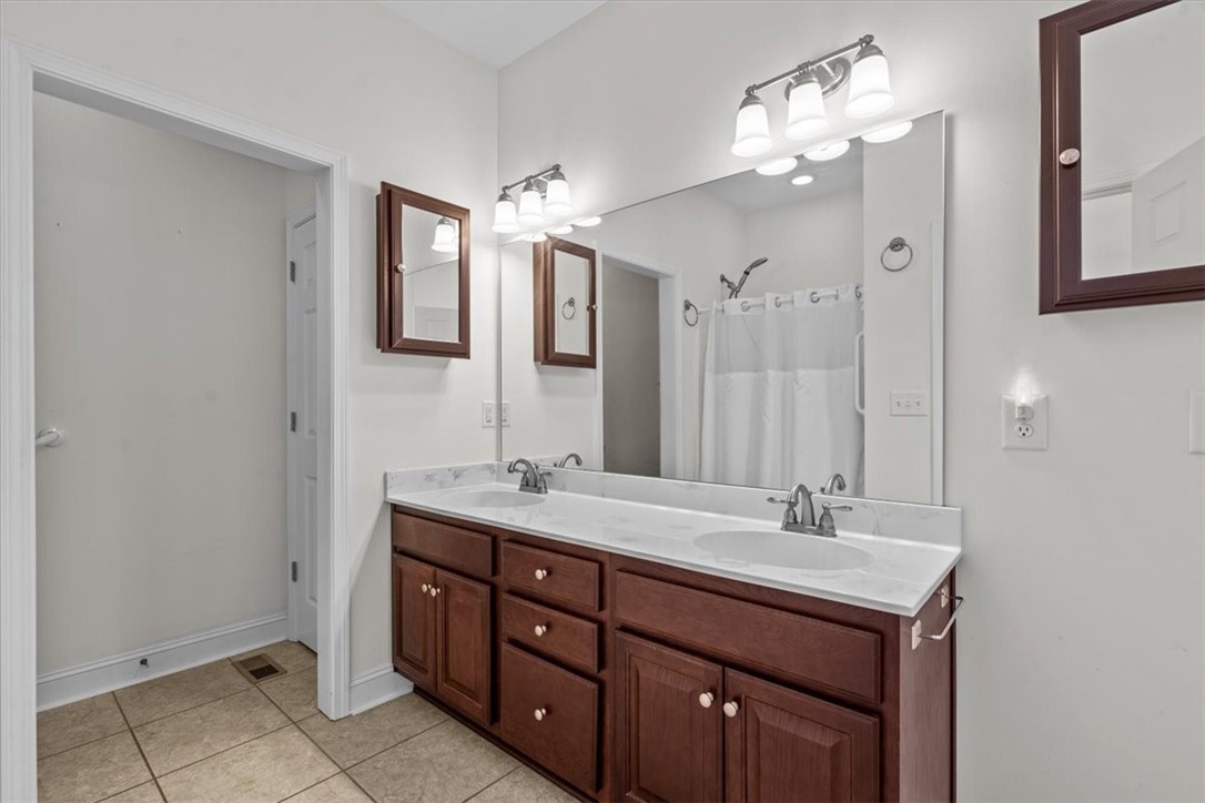 203 Ridge Springs Road Cleveland, SC 29635 - Photo 15 of 38 Master Bath