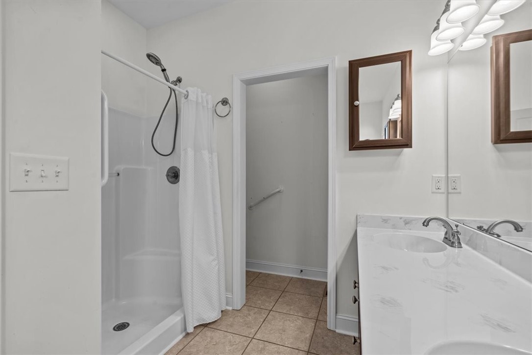 203 Ridge Springs Road Cleveland, SC 29635 - Photo 16 of 38 Master Bath