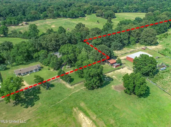 $450,000 | 14912 B 35th Highway, Batesville, MS 38606