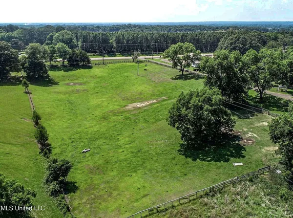 $450,000 | 14912 B 35th Highway, Batesville, MS 38606