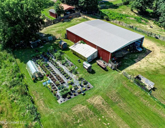 $450,000 | 14912 B 35th Highway, Batesville, MS 38606