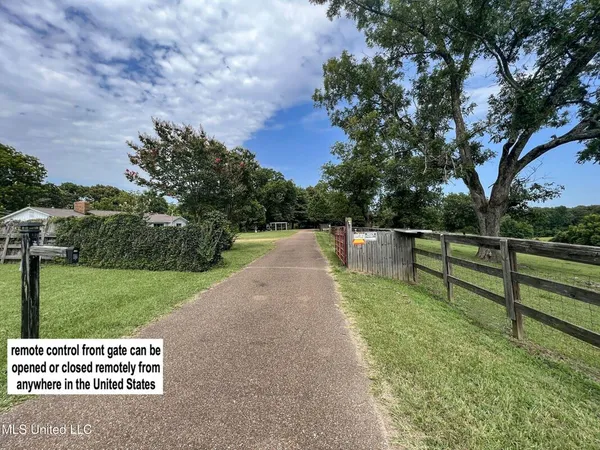 $450,000 | 14912 B 35th Highway, Batesville, MS 38606