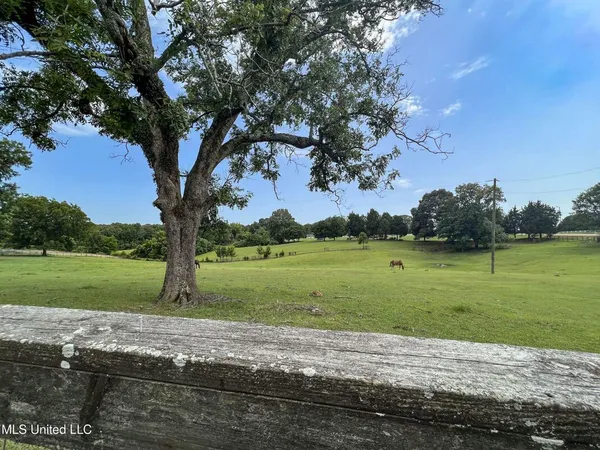 $450,000 | 14912 B 35th Highway, Batesville, MS 38606