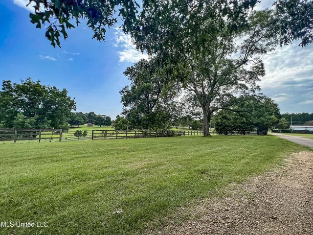 $450,000 | 14912 Highway 35, Batesville, MS 38606