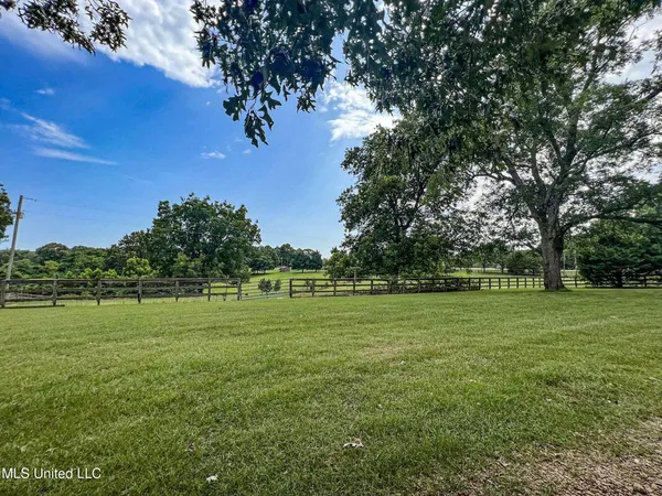 $450,000 | 14912 B 35th Highway, Batesville, MS 38606