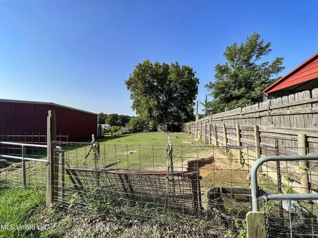 $450,000 | 14912 Highway 35, Batesville, MS 38606