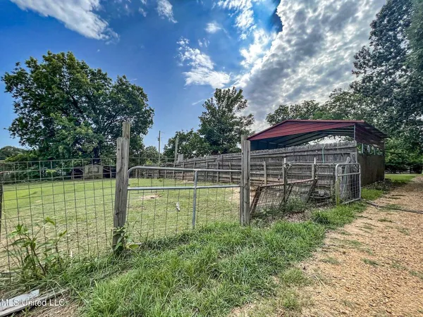 $450,000 | 14912 B 35th Highway, Batesville, MS 38606