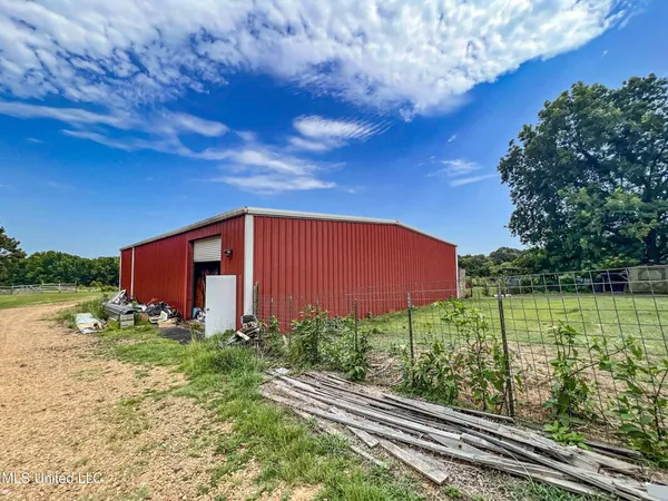 $450,000 | 14912 B 35th Highway, Batesville, MS 38606