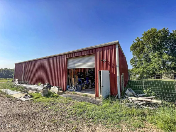 $450,000 | 14912 B 35th Highway, Batesville, MS 38606