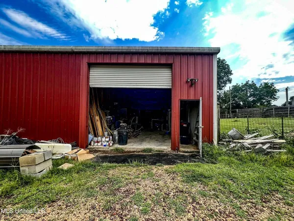 $450,000 | 14912 B 35th Highway, Batesville, MS 38606