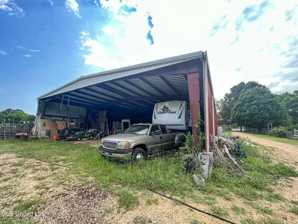 $450,000 | 14912 B 35th Highway, Batesville, MS 38606