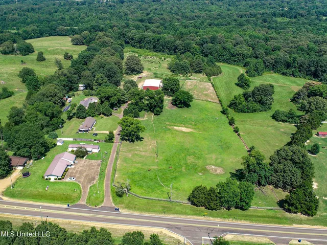 $450,000 | 14912 Highway 35, Batesville, MS 38606