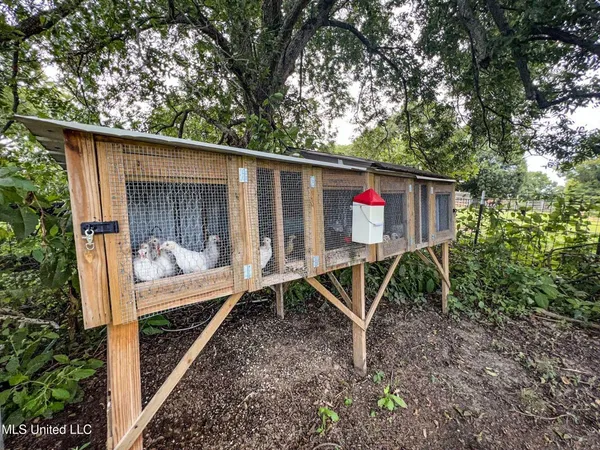 $450,000 | 14912 B 35th Highway, Batesville, MS 38606