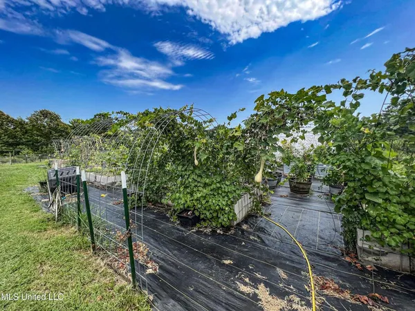 $450,000 | 14912 B 35th Highway, Batesville, MS 38606