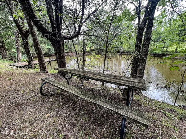 $450,000 | 14912 B 35th Highway, Batesville, MS 38606