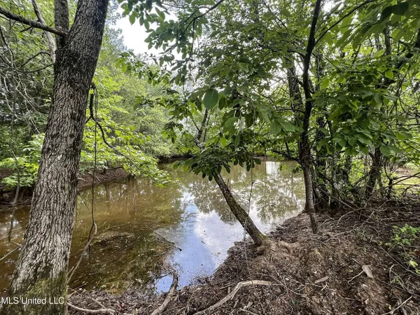 $450,000 | 14912 B 35th Highway, Batesville, MS 38606