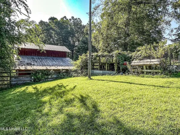 $450,000 | 14912 B 35th Highway, Batesville, MS 38606