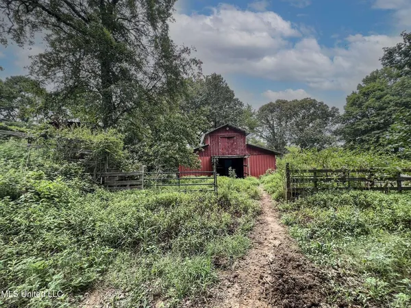 $450,000 | 14912 B 35th Highway, Batesville, MS 38606