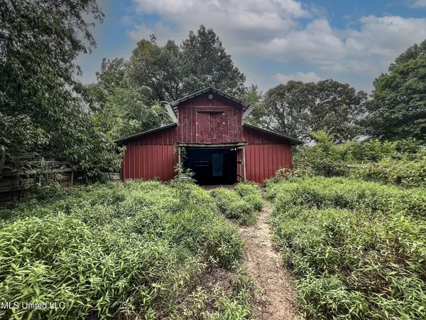 $450,000 | 14912 B 35th Highway, Batesville, MS 38606