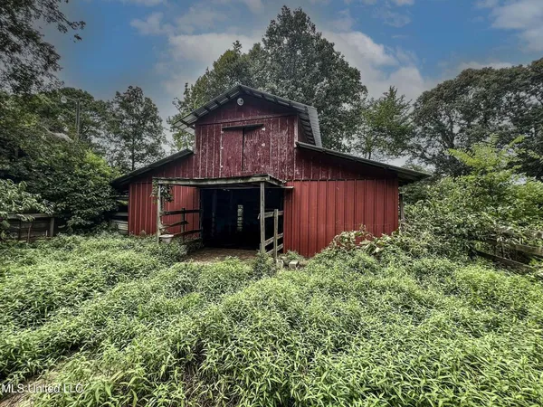 $450,000 | 14912 B 35th Highway, Batesville, MS 38606