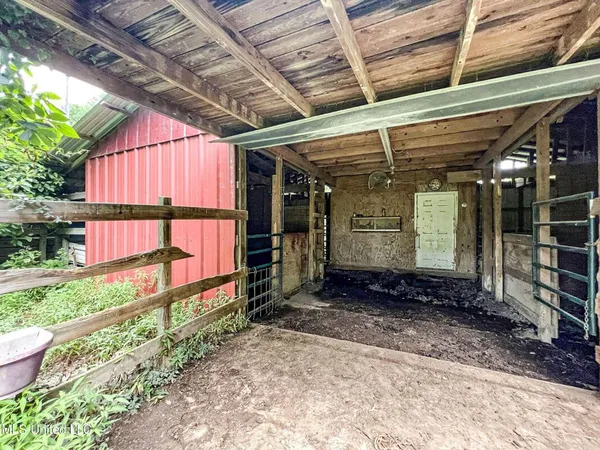 $450,000 | 14912 B 35th Highway, Batesville, MS 38606