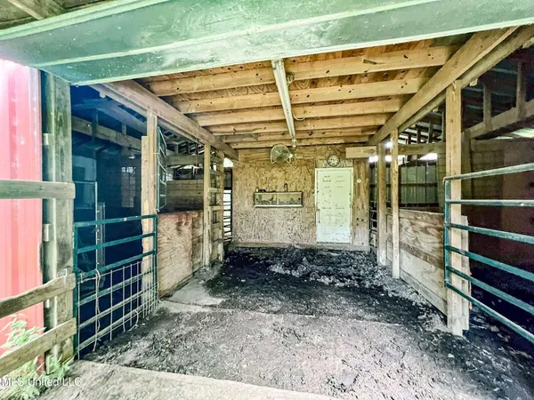 $450,000 | 14912 B 35th Highway, Batesville, MS 38606