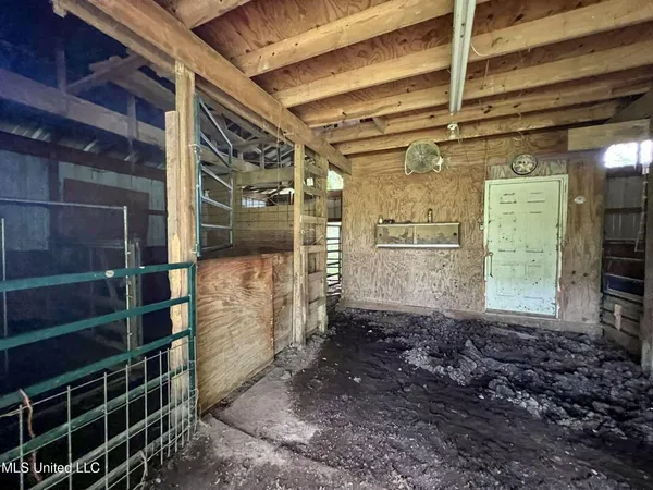 $450,000 | 14912 B 35th Highway, Batesville, MS 38606