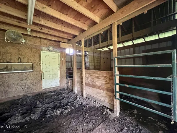 $450,000 | 14912 B 35th Highway, Batesville, MS 38606