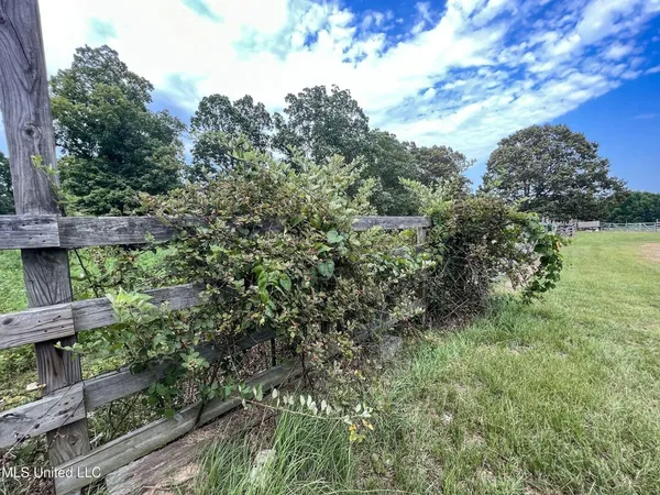 $450,000 | 14912 B 35th Highway, Batesville, MS 38606