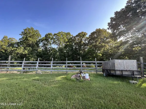 $450,000 | 14912 B 35th Highway, Batesville, MS 38606