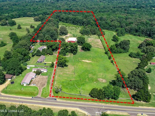 $450,000 | 14912 B 35th Highway, Batesville, MS 38606