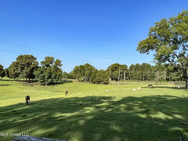 $450,000 | 14912 Highway 35, Batesville, MS 38606