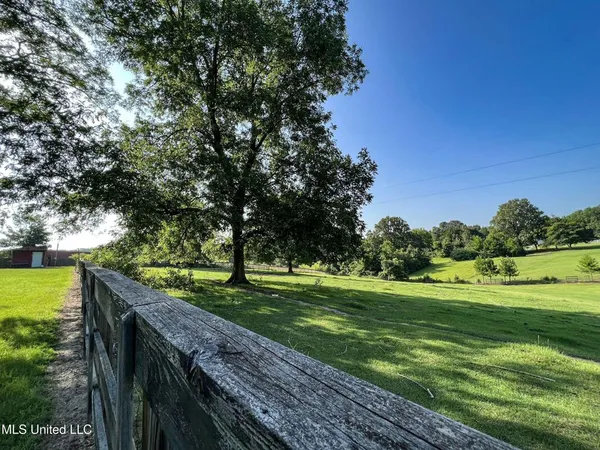 $450,000 | 14912 B 35th Highway, Batesville, MS 38606