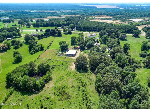 $450,000 | 14912 B 35th Highway, Batesville, MS 38606