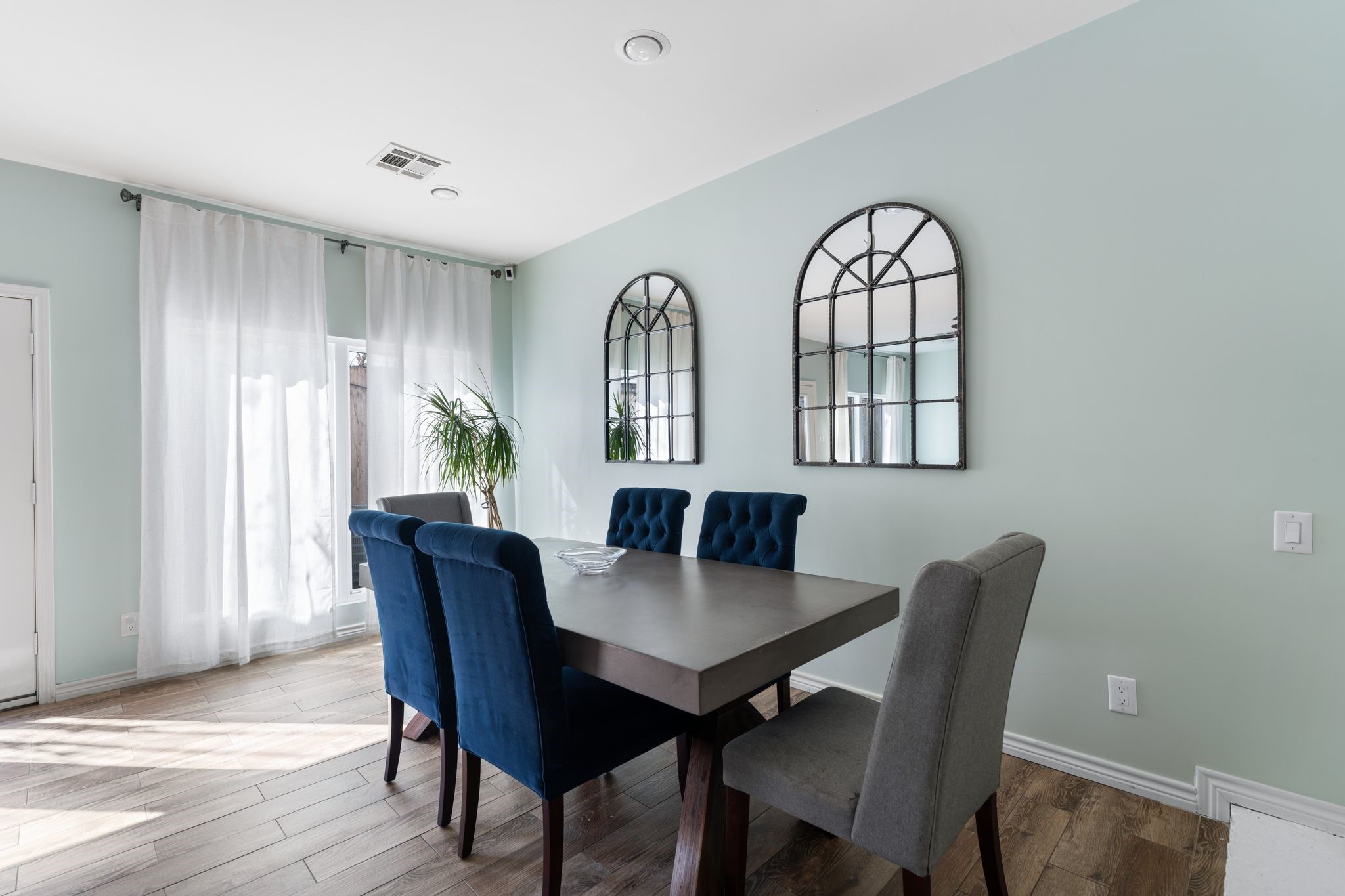2612 Yupon Street Houston, TX 77006 - Photo 17 of 41 Large open dining area offers flexible furniture placement options with direct connection to both the living room and kitchen.