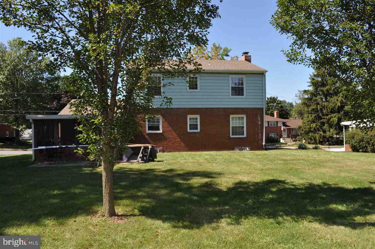 2414 Warwick Road York, PA 17408 - Photo 2 of 36 Gallery Image 2