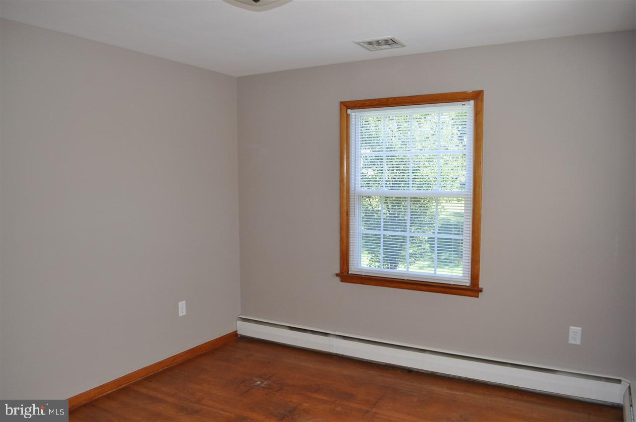 2414 Warwick Road York, PA 17408 - Photo 17 of 36 Gallery Image 17