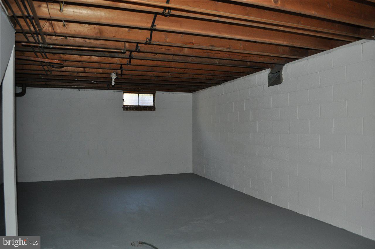 2414 Warwick Road York, PA 17408 - Photo 27 of 36 Gallery Image 27