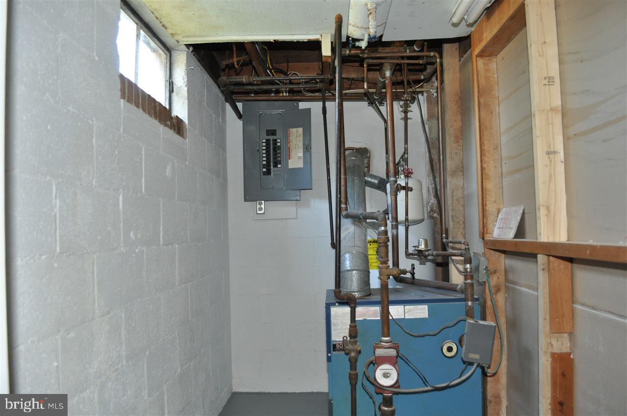 2414 Warwick Road York, PA 17408 - Photo 28 of 36 Gallery Image 28