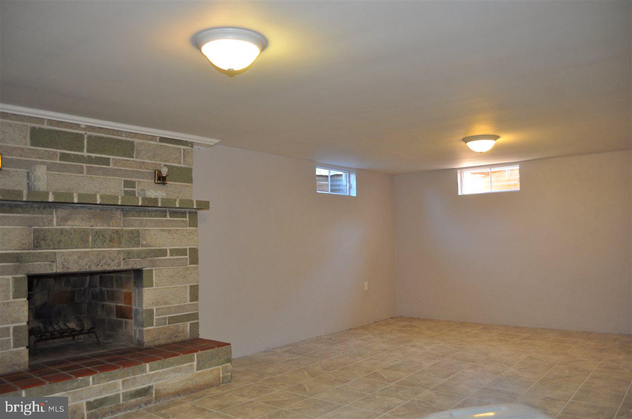 2414 Warwick Road York, PA 17408 - Photo 29 of 36 Gallery Image 29