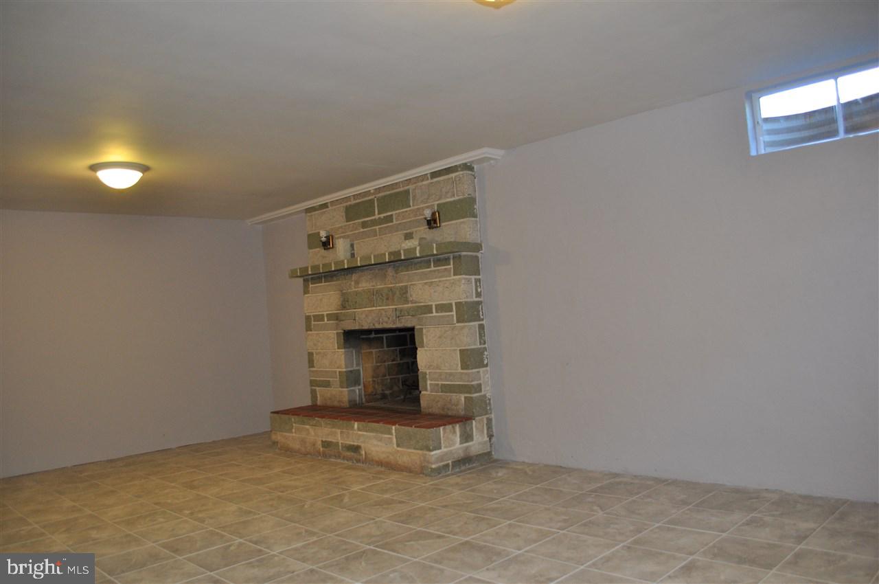2414 Warwick Road York, PA 17408 - Photo 30 of 36 Gallery Image 30