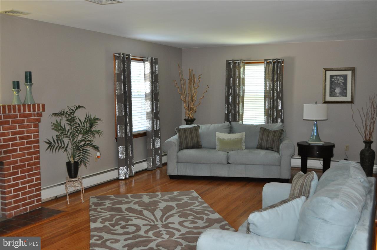 2414 Warwick Road York, PA 17408 - Photo 6 of 36 Gallery Image 6