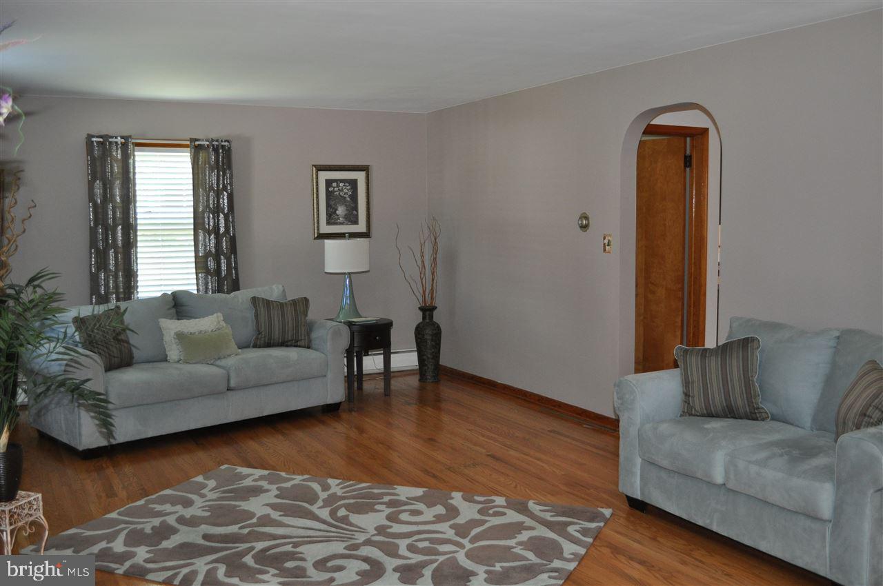 2414 Warwick Road York, PA 17408 - Photo 9 of 36 Gallery Image 9