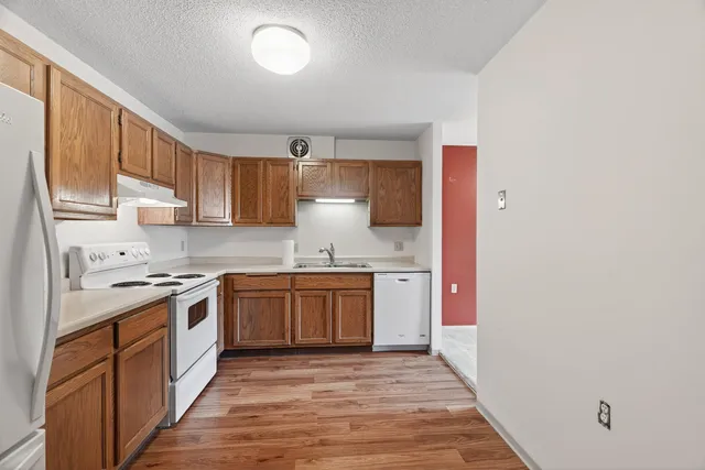 $114,900 | 6615 Lake Shore Drive South, Unit 302, Richfield, MN 55423