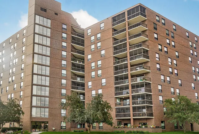 $114,900 | 6615 Lake Shore Drive South, Unit 302, Richfield, MN 55423