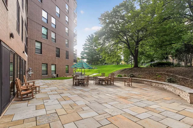 $114,900 | 6615 Lake Shore Drive South, Unit 302, Richfield, MN 55423