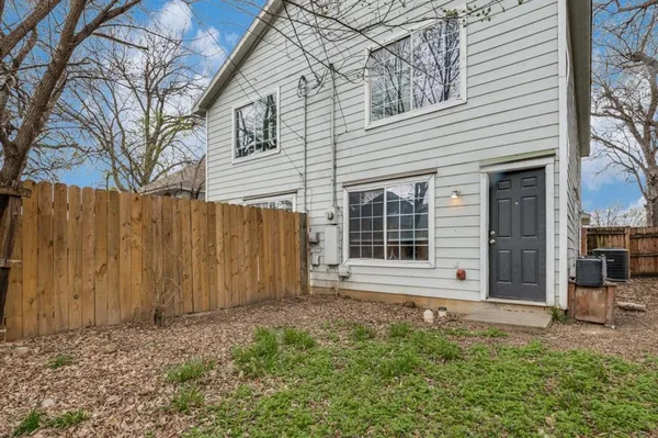 $1,600 | 1909 May Street, Unit 1909, Fort Worth, TX 76110