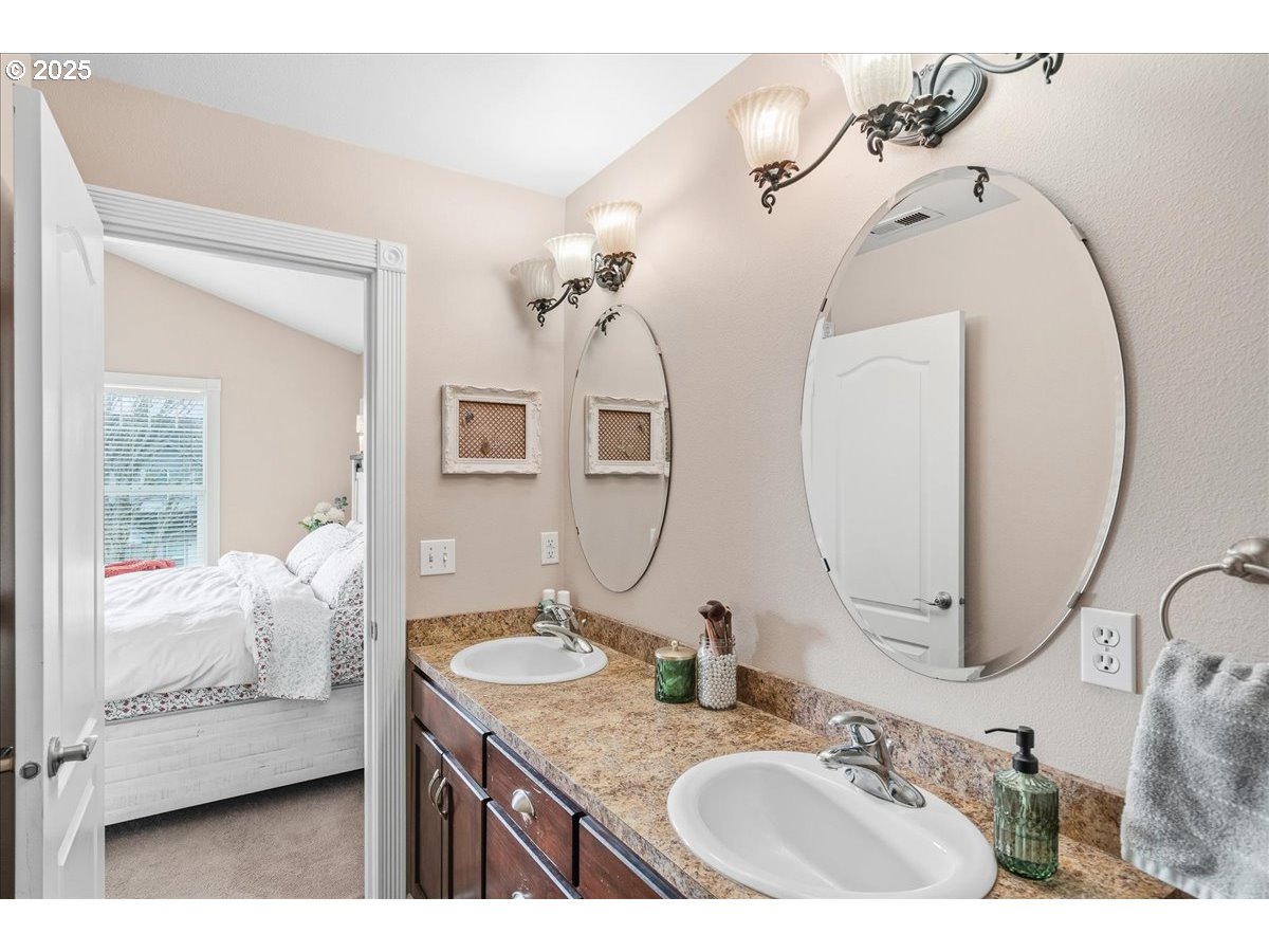 1010 Turtledove Loop Lebanon, OR 97355 - Photo 23 of 36 a en suite bathroom with a granite countertop sink and mirror