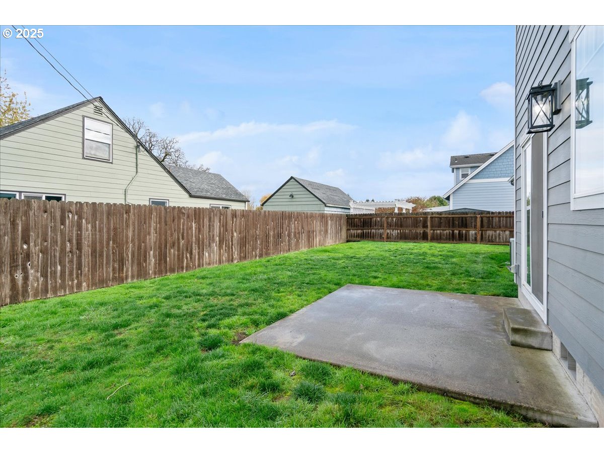 1010 Turtledove Loop Lebanon, OR 97355 - Photo 31 of 36 a view of a house with a yard
